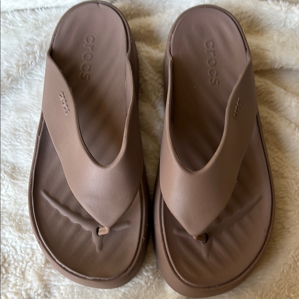 CROCS Gateway Flip Flop - Picture 2 of 7